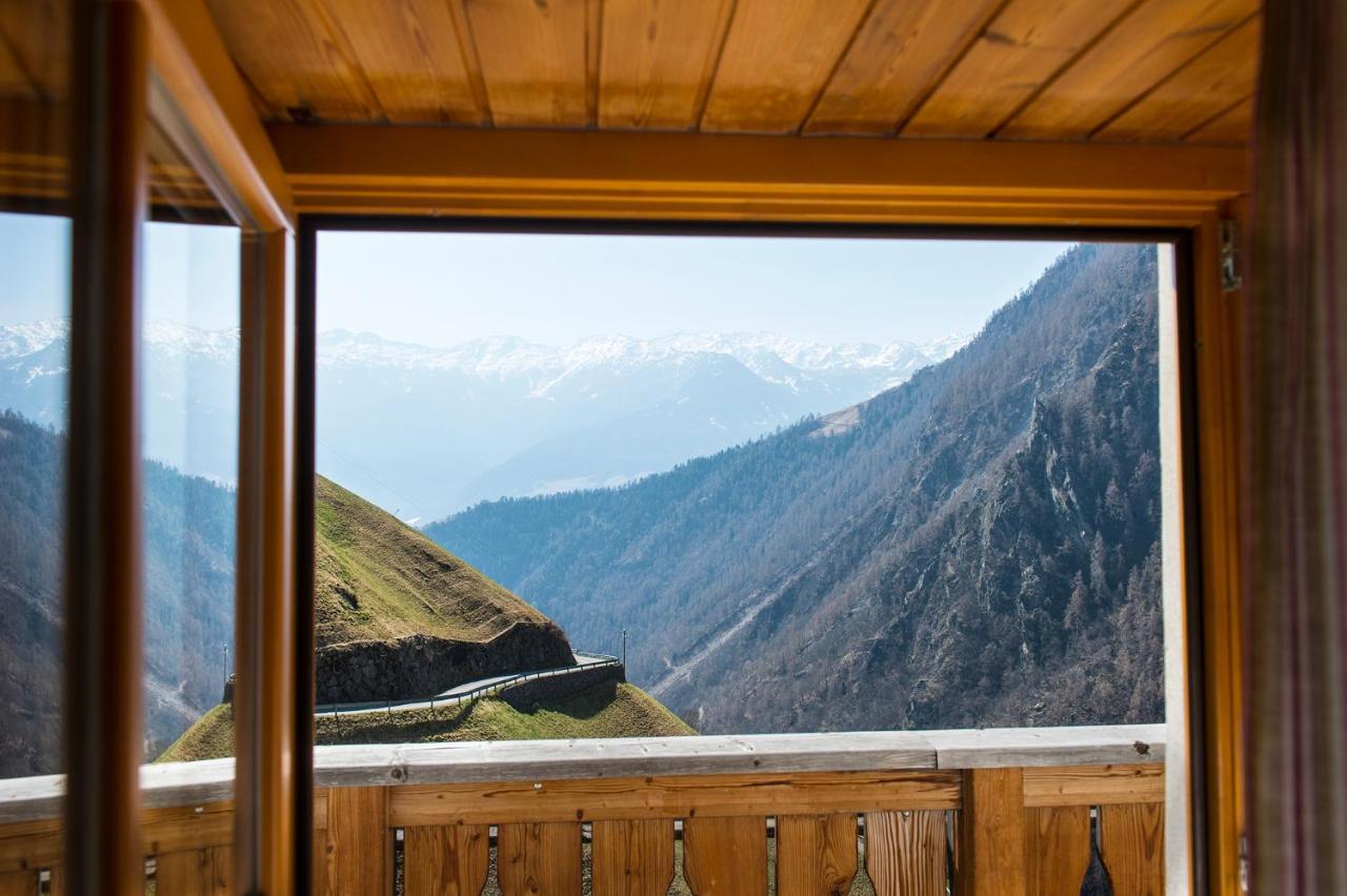 Unterversanthof - Große Ferienwohnung für bis zu 6 Personen Naturns Exterior foto